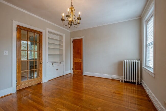 Building Photo - Cozy 2 Bedroom Apartment