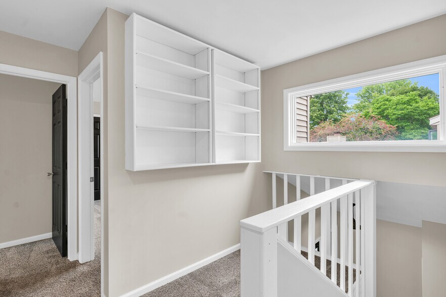 Building Photo - 1604 Lyndhurst Dr
