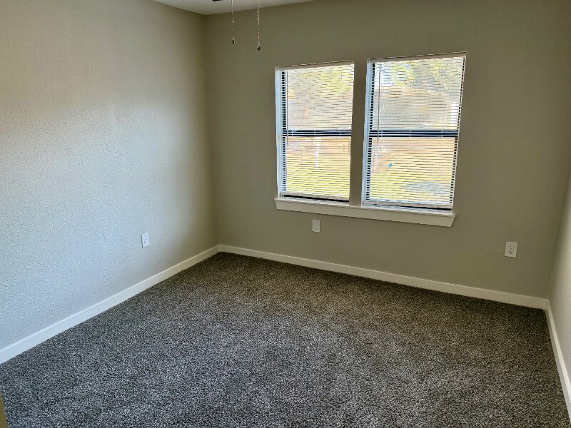 Building Photo - 2306 Staunton Dr