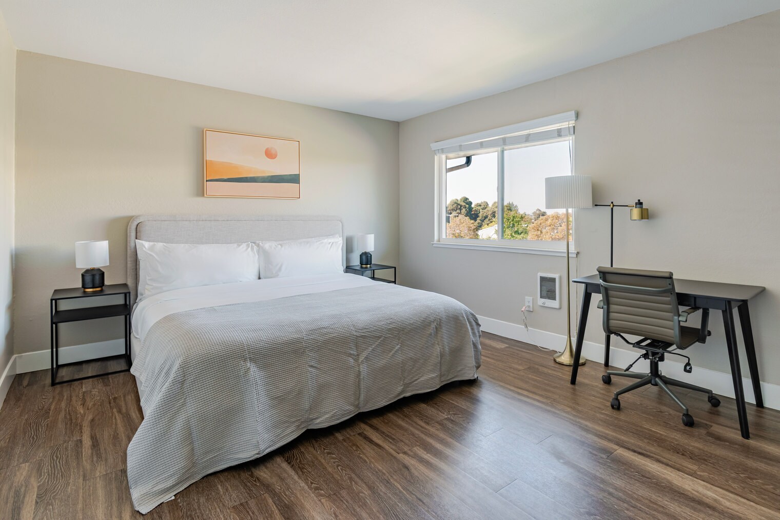 Building Photo - 950 E Hillsdale Blvd