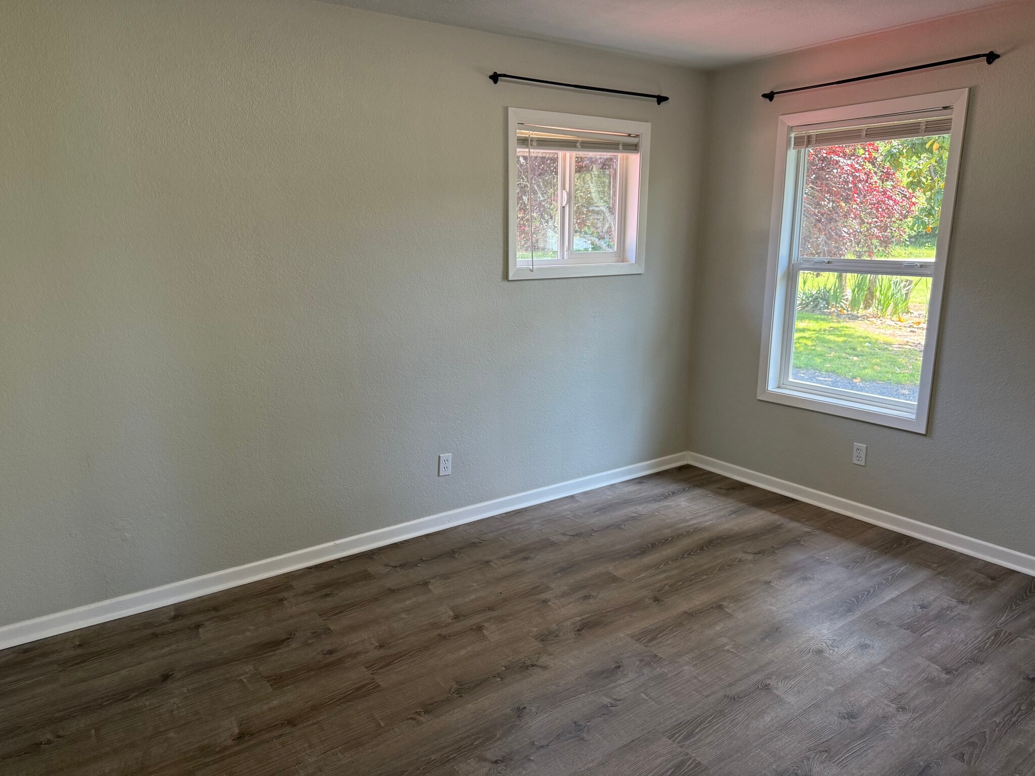 Building Photo - 406 Hillview Dr