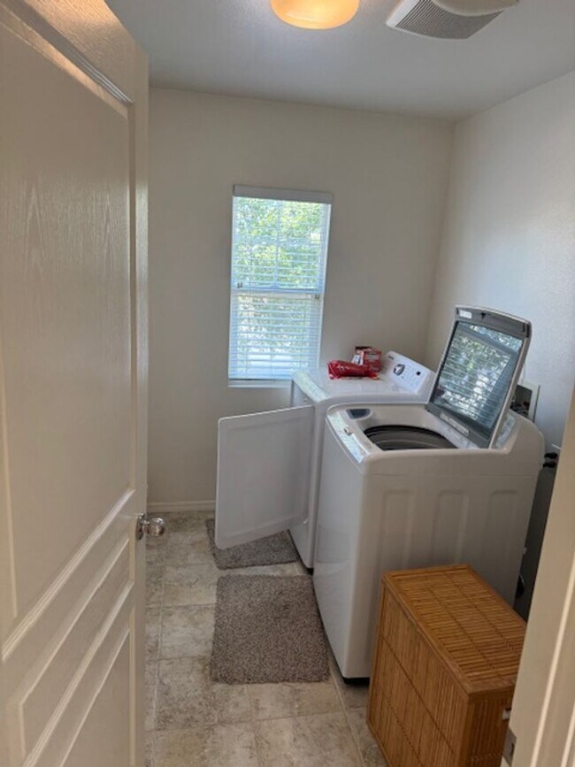 Building Photo - 9137 Arbol del Rosal Way