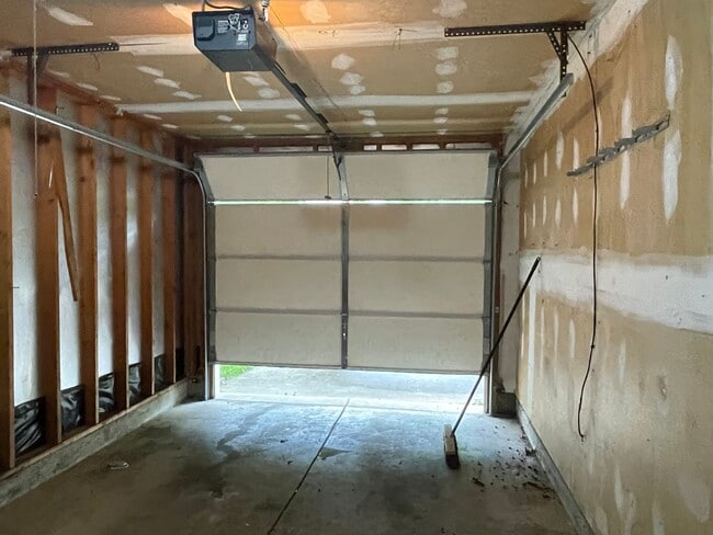Building Photo - 3105 Charlotte Mill Dr