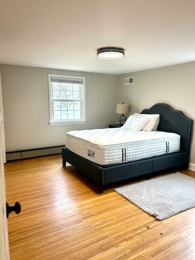 Building Photo - Sunroom Retreat | Fully Furnished 3BR with Private Fenced Yard