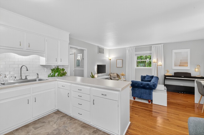 Building Photo - 930 Norland Rd