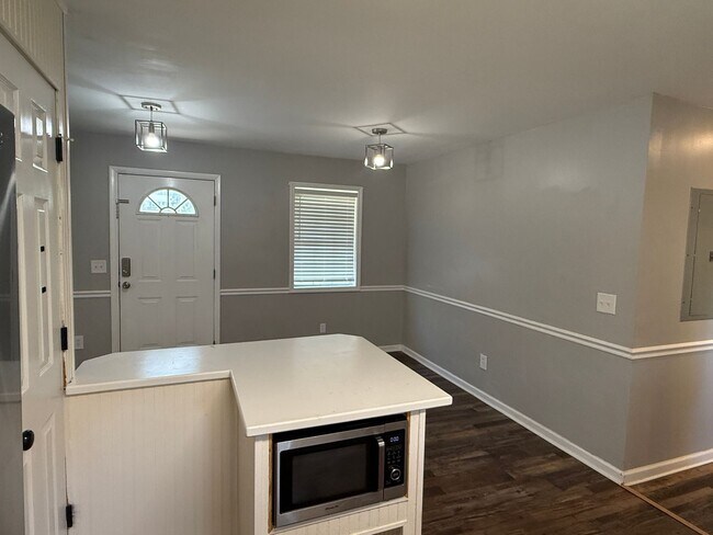 Building Photo - Cute 3 Bedroom Home on over an Acre in Ope...