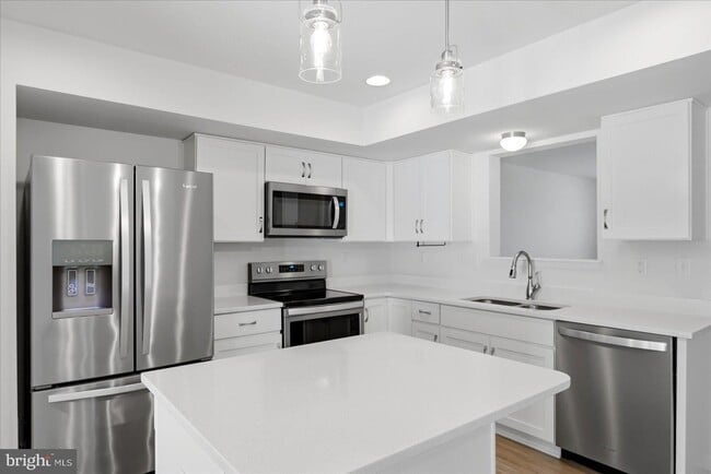 Building Photo - 658 Thumper Dr