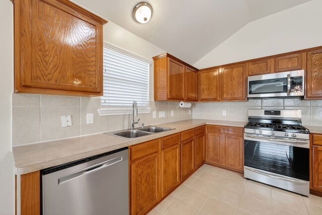 Building Photo - 9830 Lynette Falls Dr