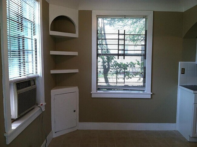 Building Photo - 5344 Leeland St