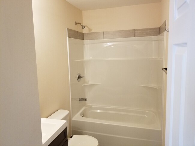 Building Photo - 434 Eagles Way