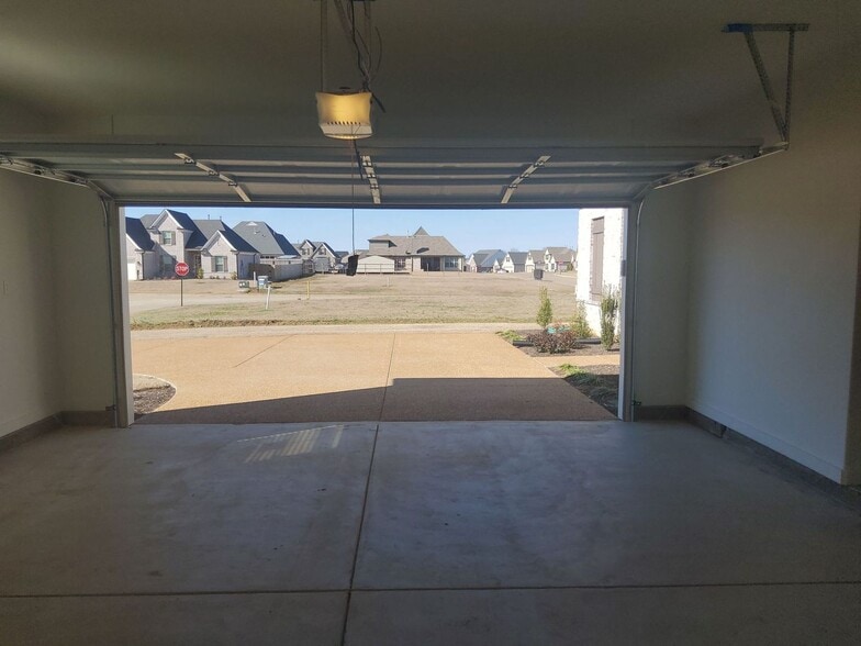 Building Photo - 35 Hillside Dr