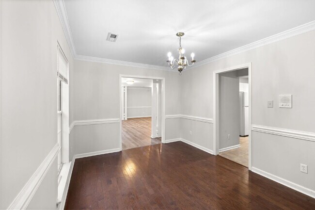 Building Photo - Experience a comfortable 3-bedroom, 3-bathroom single-family house.