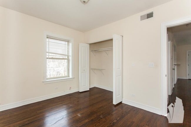 Building Photo - 2 bedroom in Chicago IL 60613