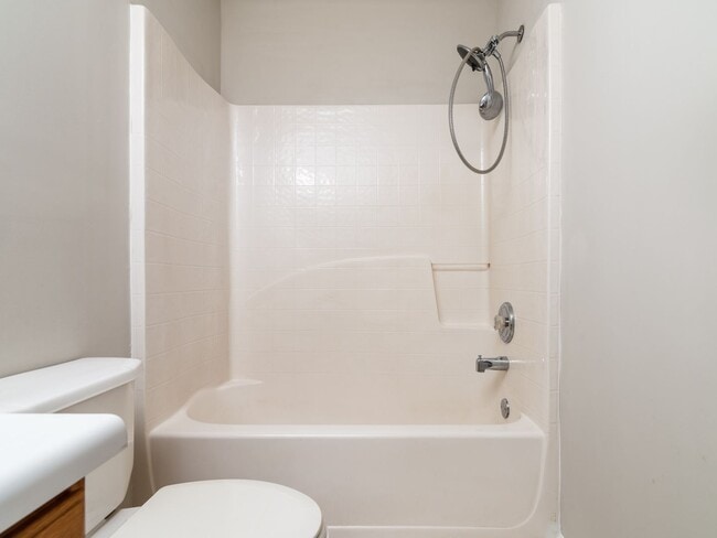 Building Photo - 2 Bedroom 2 Bath Townhome with Unfinished Basement