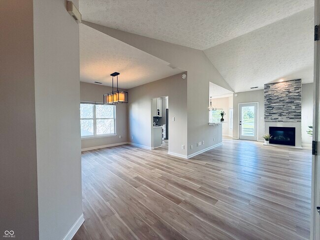 Building Photo - 13926 Forum Meadows Dr