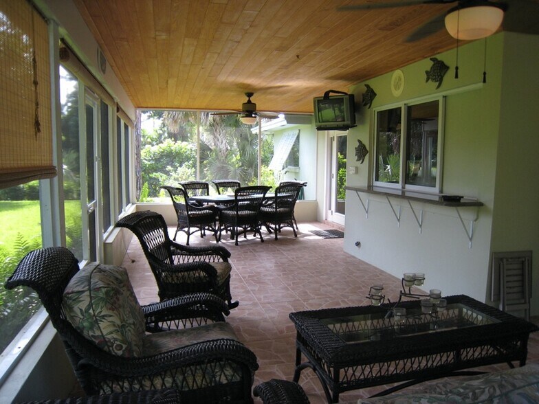 Building Photo - 1 SE Sharon St