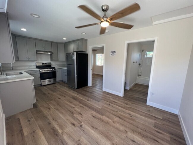 Primary Photo - 1081 E Nocta St