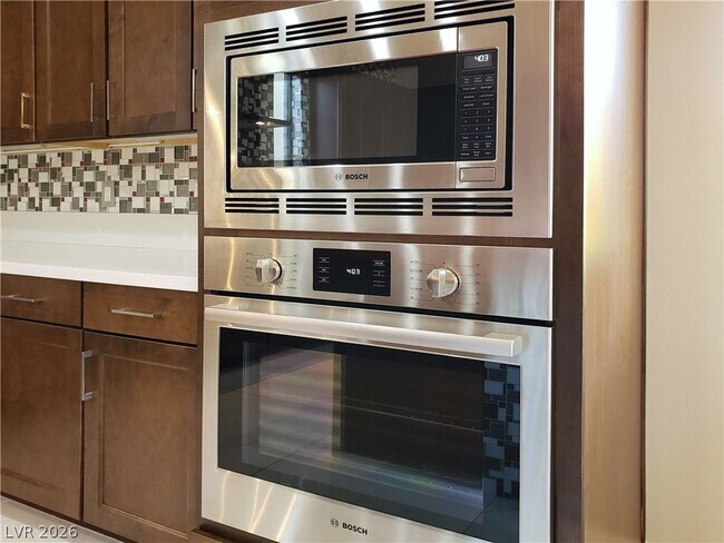 Building Photo - 2 Sugarberry Ln