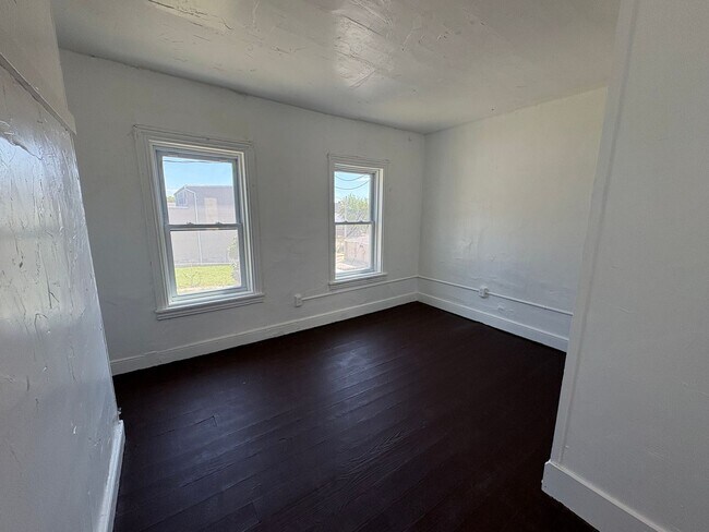 Building Photo - Newly Renovated Three-Bedroom, One Bathroom Row Home - Special Available – Contact Our Office for...