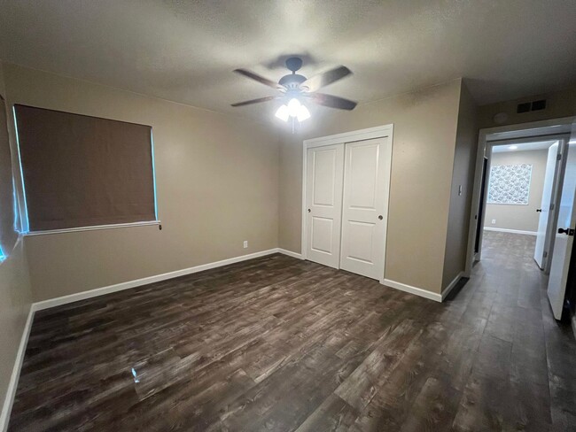 Building Photo - Gorgeous 4bed 2bath home now available in ...