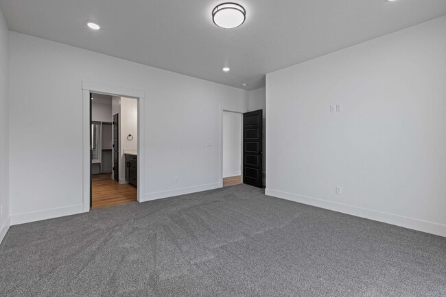 Building Photo - NEW BUILD 3-BED, 2-BATH UPSTAIRS DUPLEX UN...