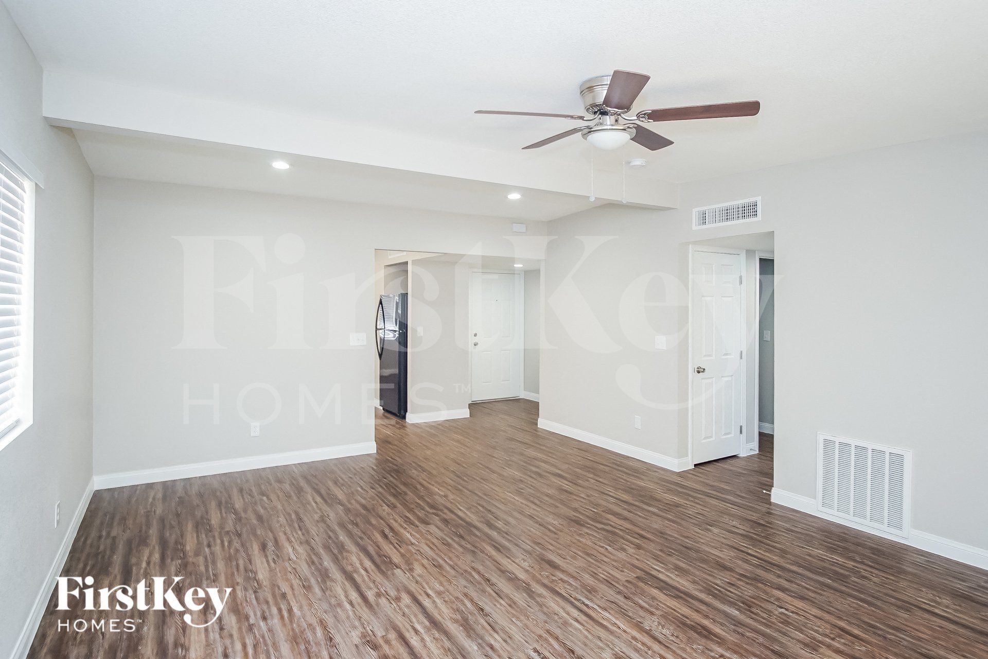Building Photo - 5060 E Newton Dr
