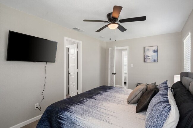 Building Photo - 826 Dalworth St