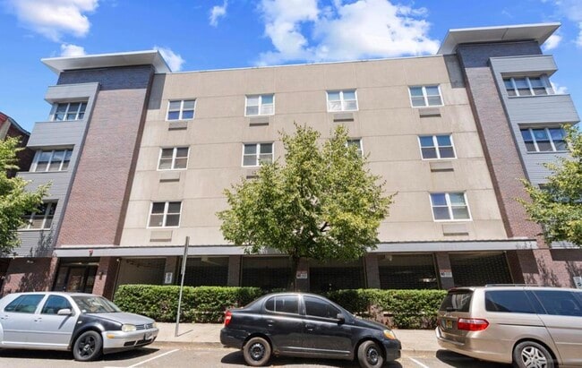 Building Photo - 5501 Hudson Ave