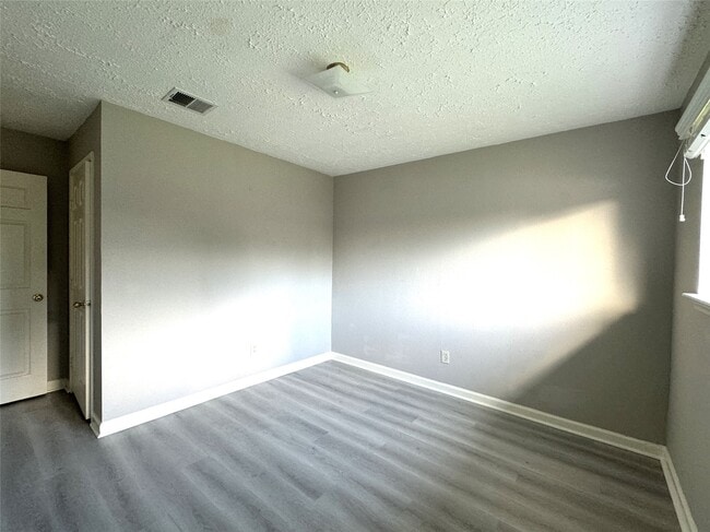 Building Photo - 11411 Graywood Dr