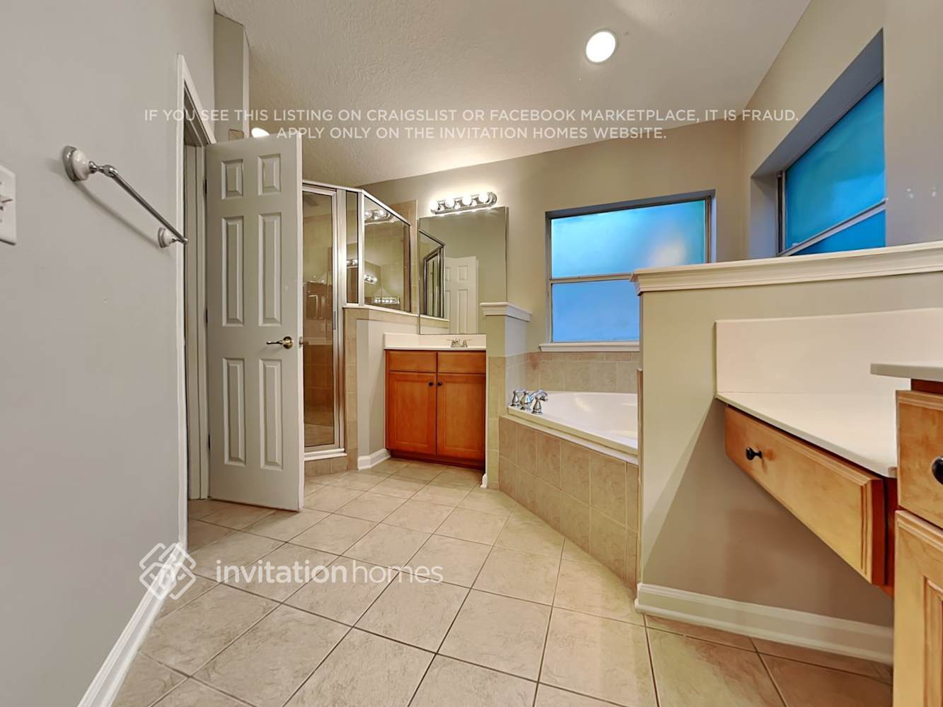 Building Photo - 260 Silver Glen Ave