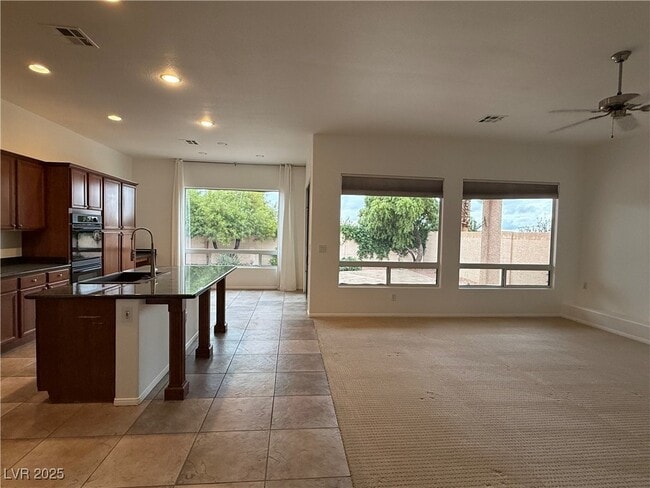 Building Photo - 320 Corsicana St