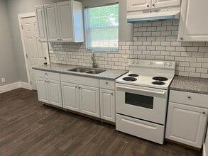 Building Photo - 434 S High St