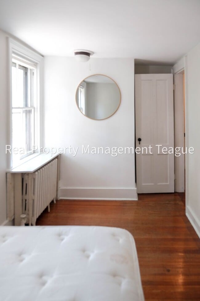 Building Photo - Beautiful Brownstone !
