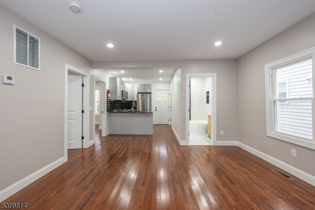 Building Photo - 24 Dean St