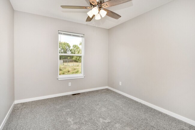 Building Photo - Great spacious home in Willard