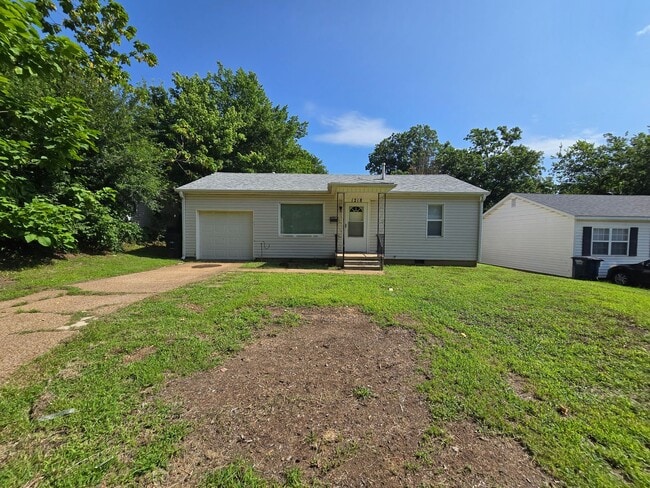 Building Photo - Cute 2 bed 1 bath house with 1 car garage