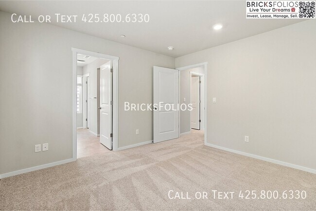 Building Photo - Exceptional Bremerton Home with Easy Acces...