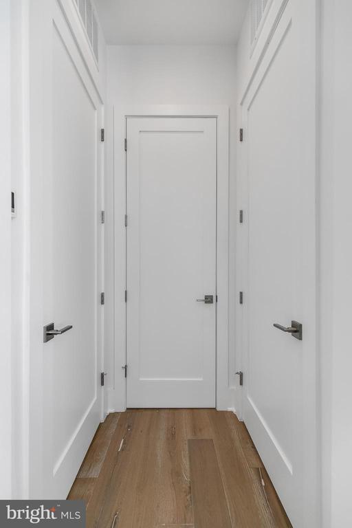 Building Photo - 8201 River Rd