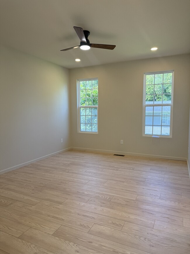 Building Photo - 2213 Cityview Ave