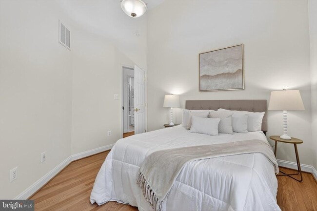 Building Photo - 700 Kahn Pl