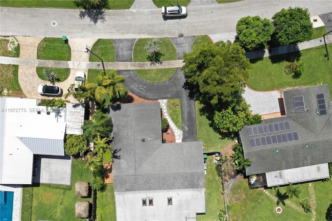 Building Photo - 9731 Bel Aire Dr