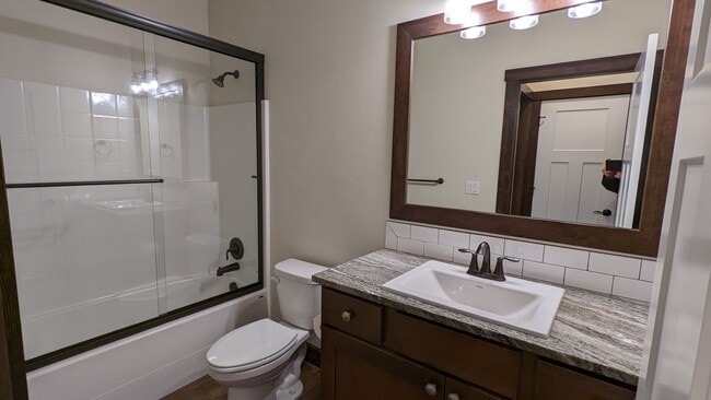 Building Photo - Garden Grove Rancher