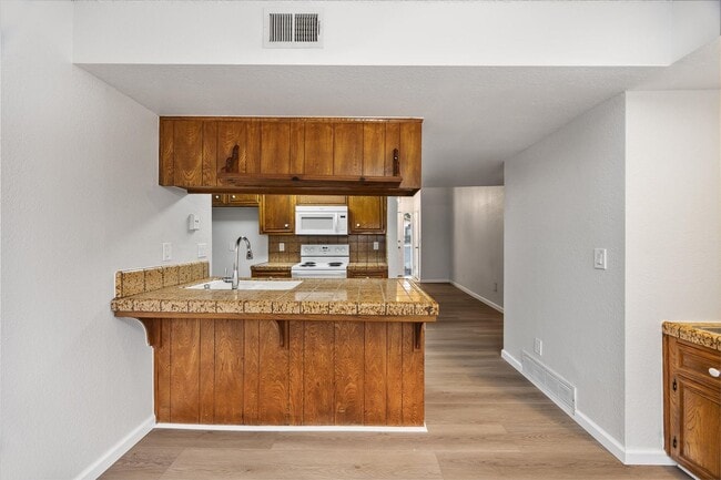 Building Photo - Beautiful 2-Bedroom Condo in Bakersfield, CA