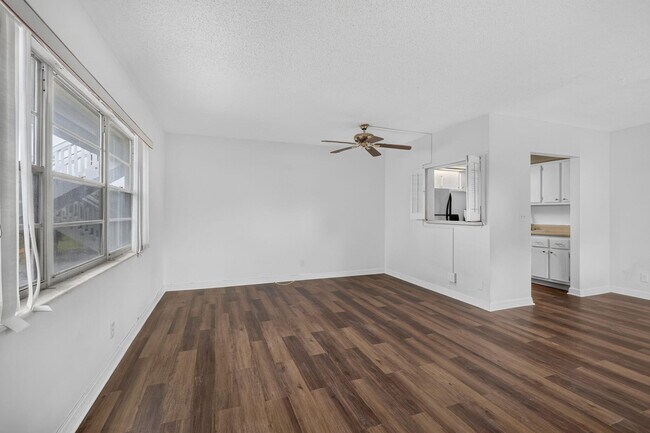 Building Photo - 104 Easthampton E
