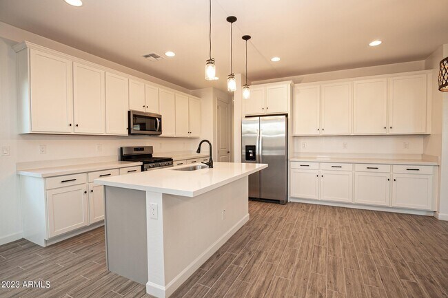 Building Photo - 1941 W Holden Dr