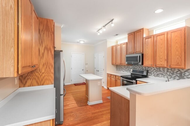 Building Photo - Beautiful Home in Lochside Neighborhood