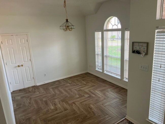 Building Photo - 5523 Waverdale Ct