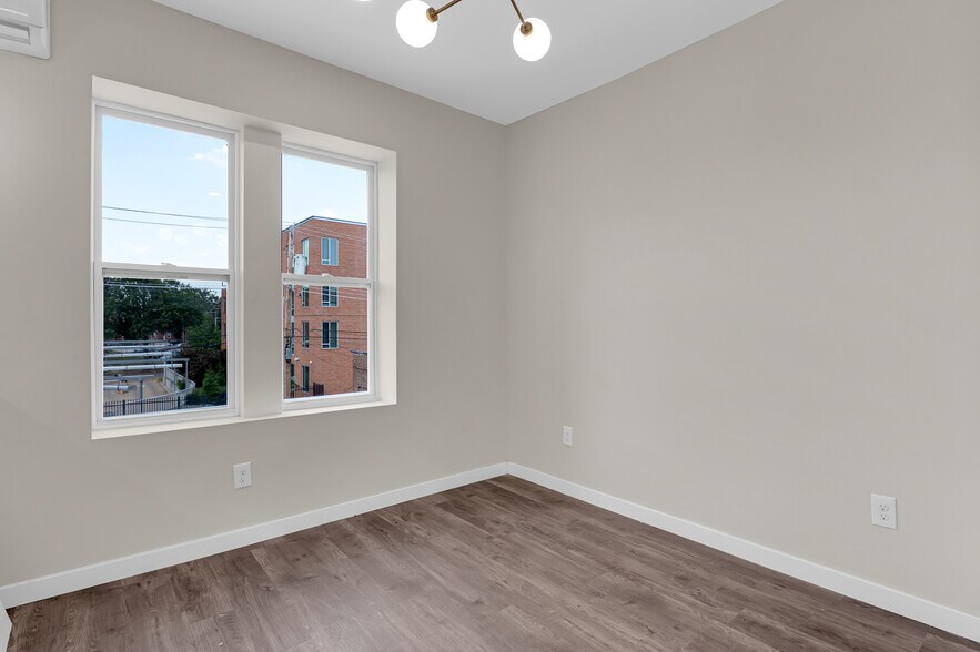 Building Photo - 6309 Delmar Blvd