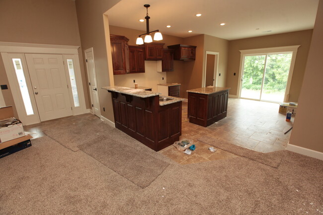 Building Photo - 3 Bedroom, 2 Bathroom Townhouse in Savanna...