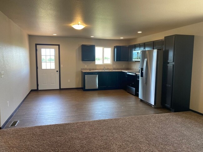 Building Photo - 4 BEDROOM | 2 BATH | DOUBLE GARAGE | RAPID...